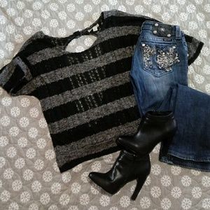 ❤️ SOLD ❤️Open Knit Sweater Top with Key Hole Back